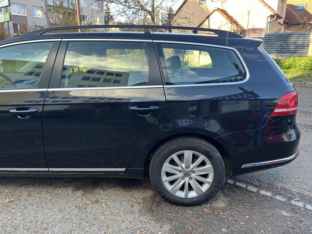 2011 Volkswagen PASSAT - 18