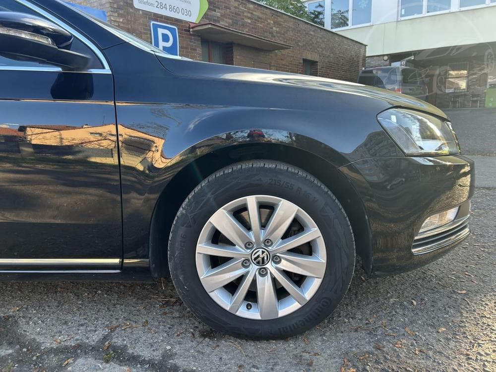 2011 Volkswagen PASSAT - 19