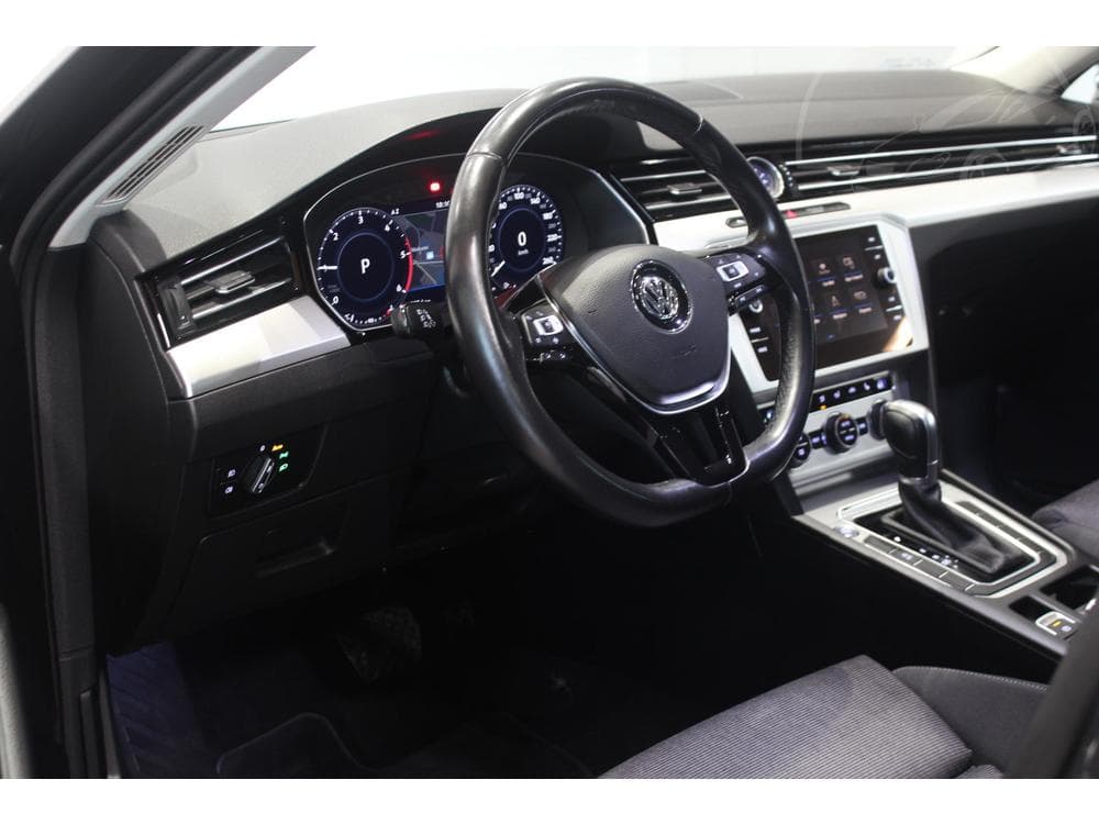 2019 Volkswagen PASSAT - 16