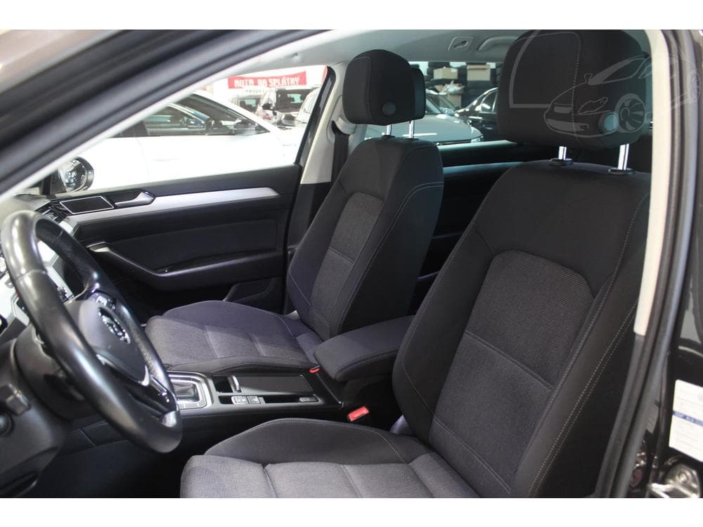 2019 Volkswagen PASSAT - 19