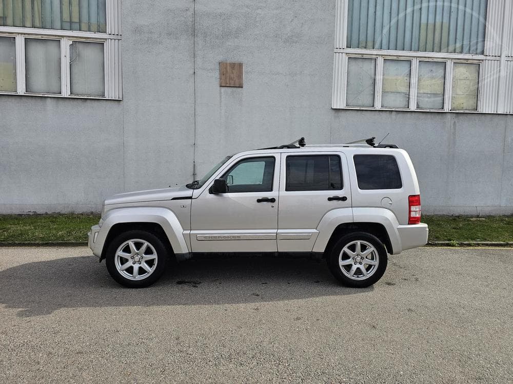 2011 Jeep CHEROKEE - 3