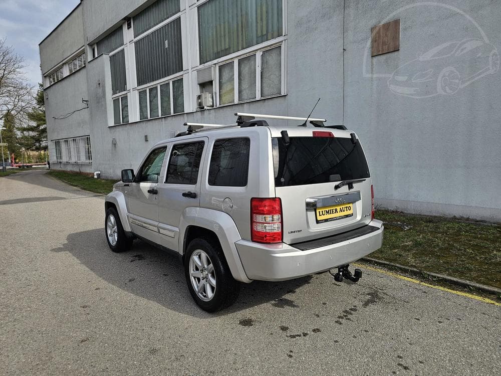 2011 Jeep CHEROKEE - 5