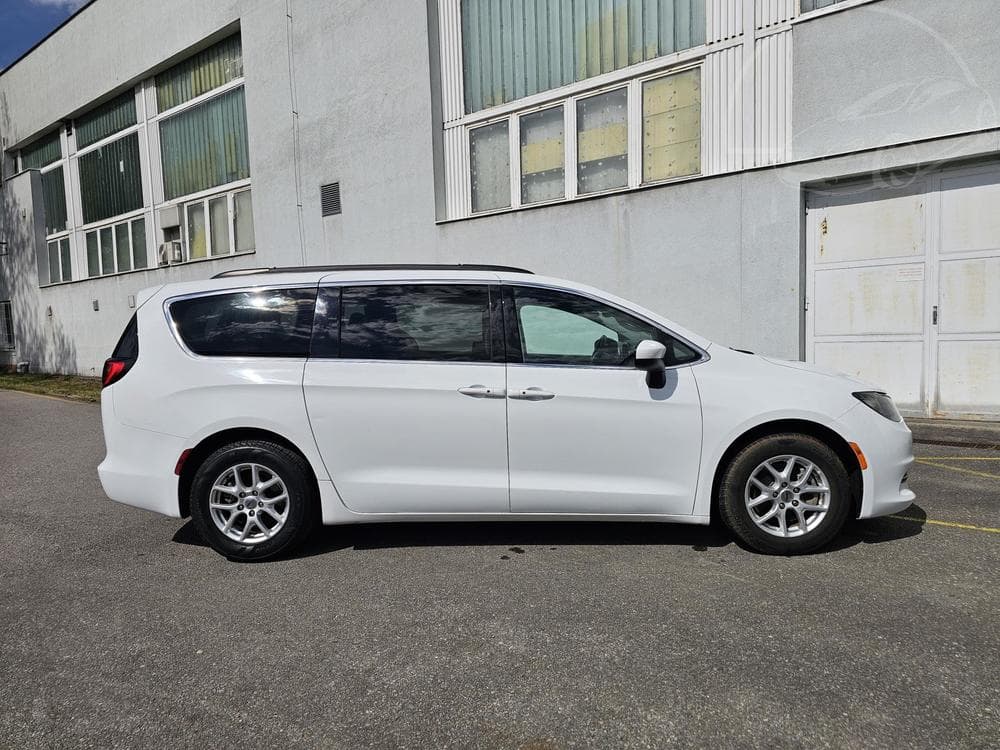 2021 Chrysler PACIFICA - 11
