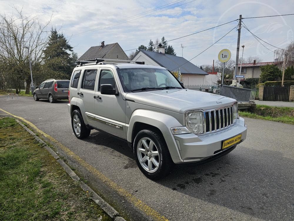 2011 Jeep CHEROKEE - 13