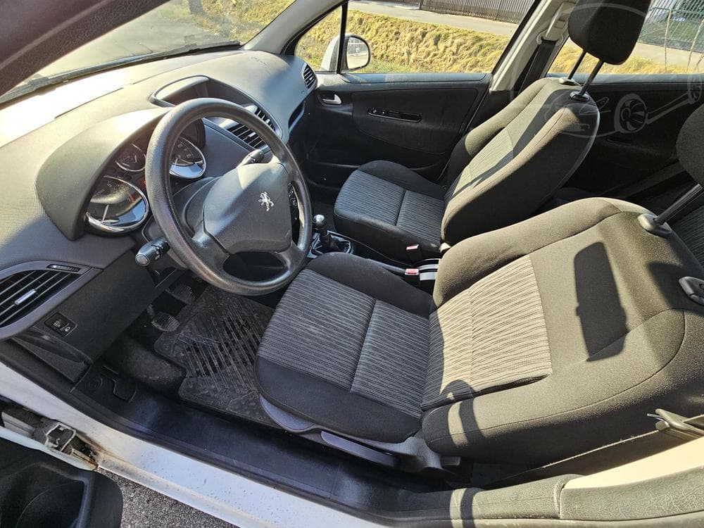 2010 Peugeot 207 - 9