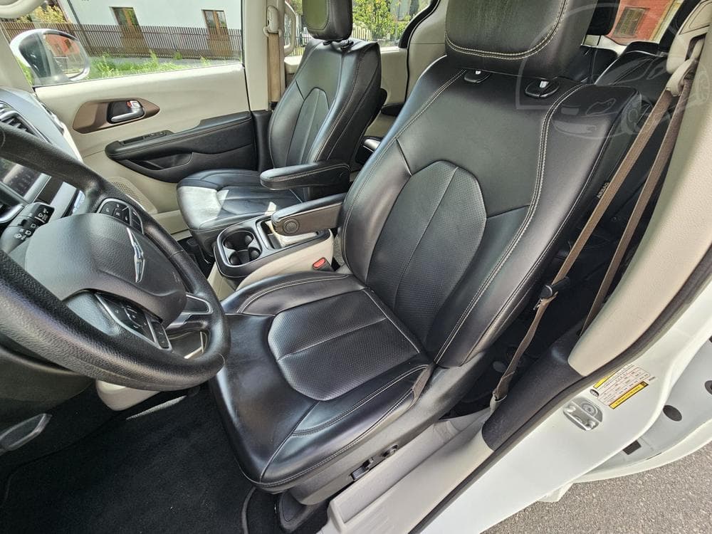 2021 Chrysler PACIFICA - 17