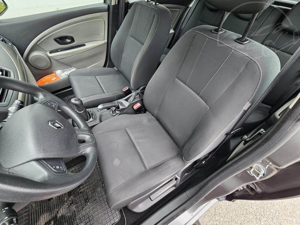 2010 Renault MEGANE - 9