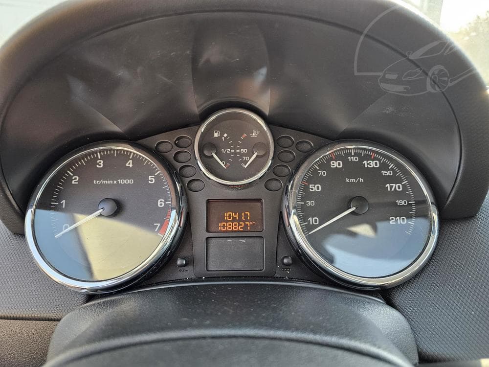 2010 Peugeot 207 - 11