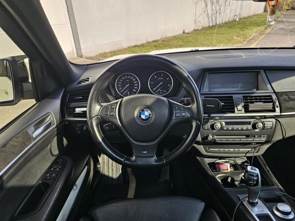 2010 BMW X5 - 11