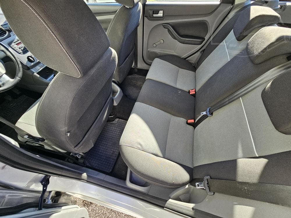 2011 Ford FOCUS - 12