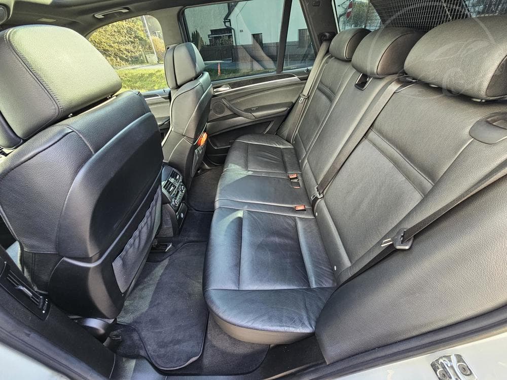2010 BMW X5 - 12