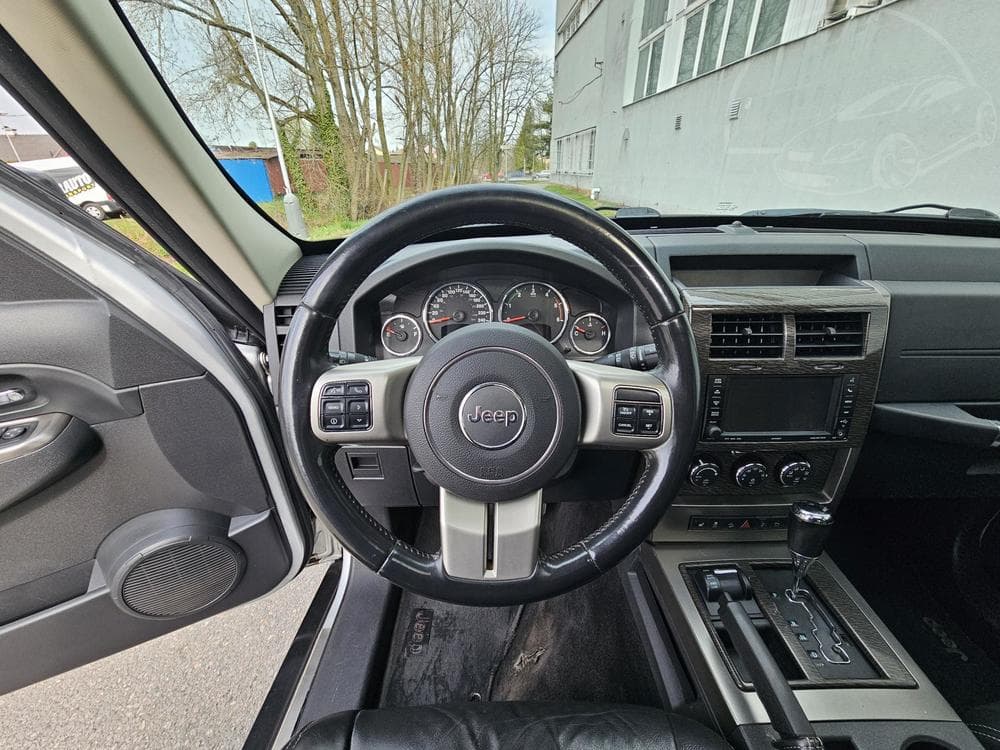 2011 Jeep CHEROKEE - 23