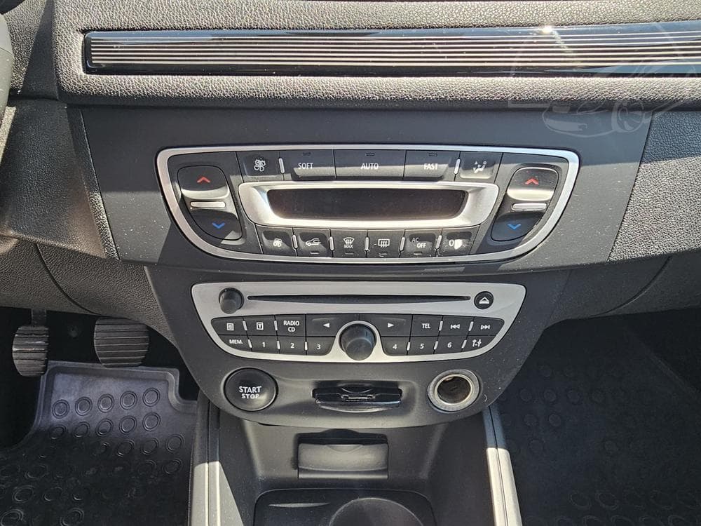 2012 Renault MEGANE - 12