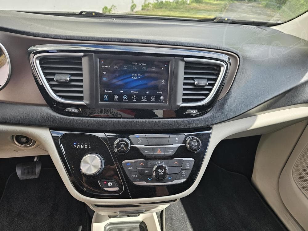2021 Chrysler PACIFICA - 25