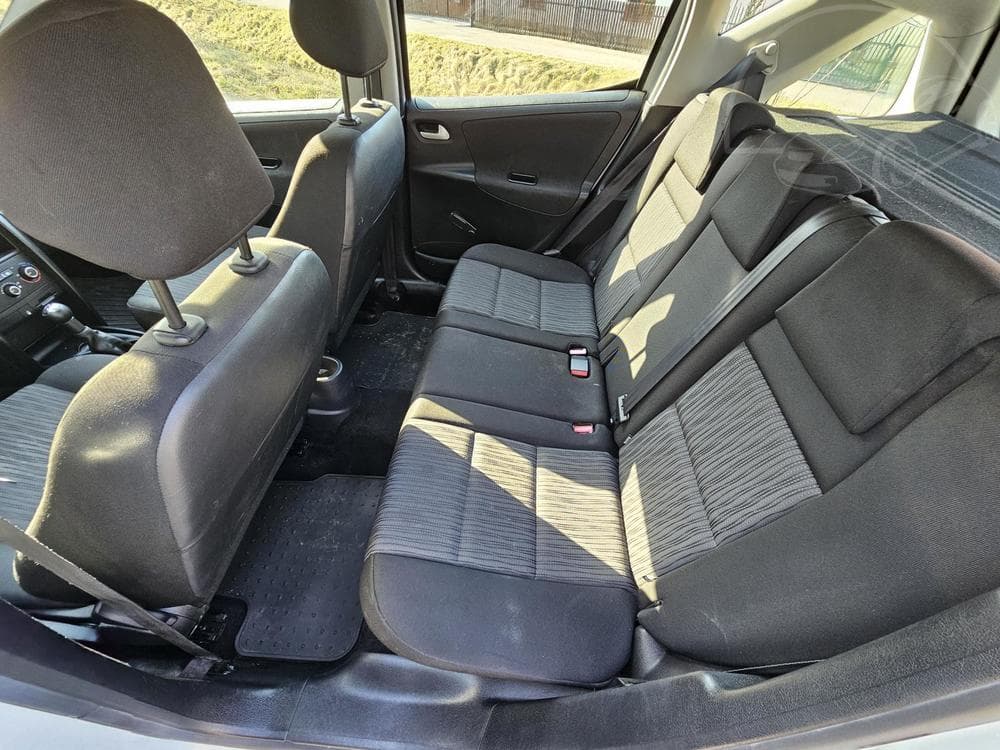 2010 Peugeot 207 - 14