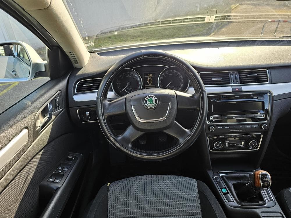 2011 Škoda SUPERB - 14