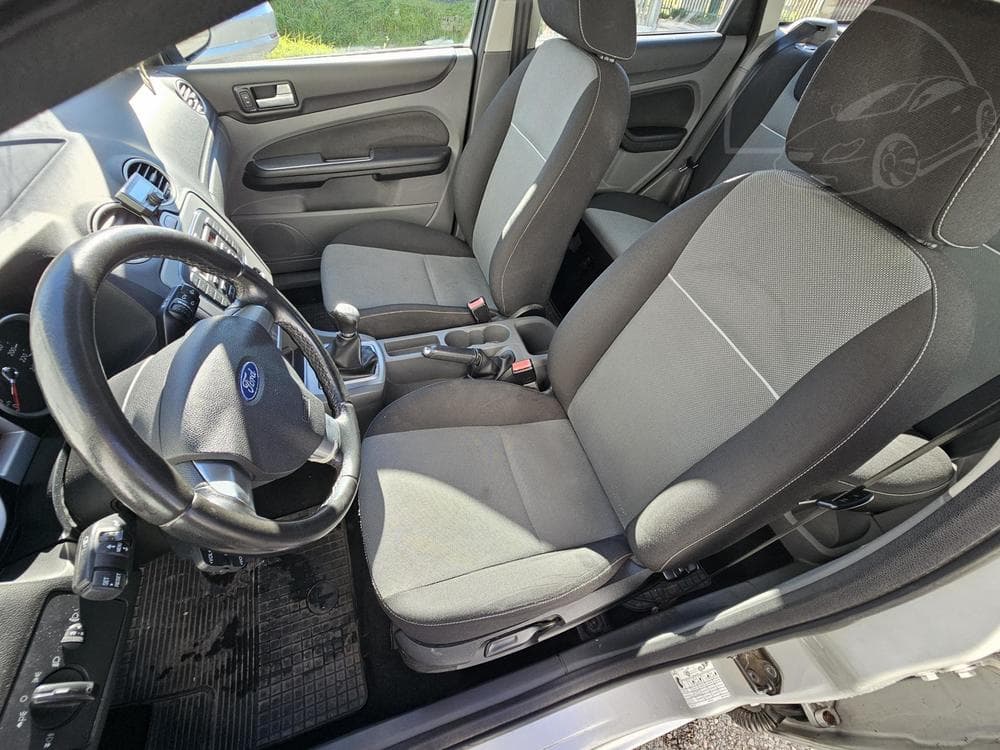 2011 Ford FOCUS - 16