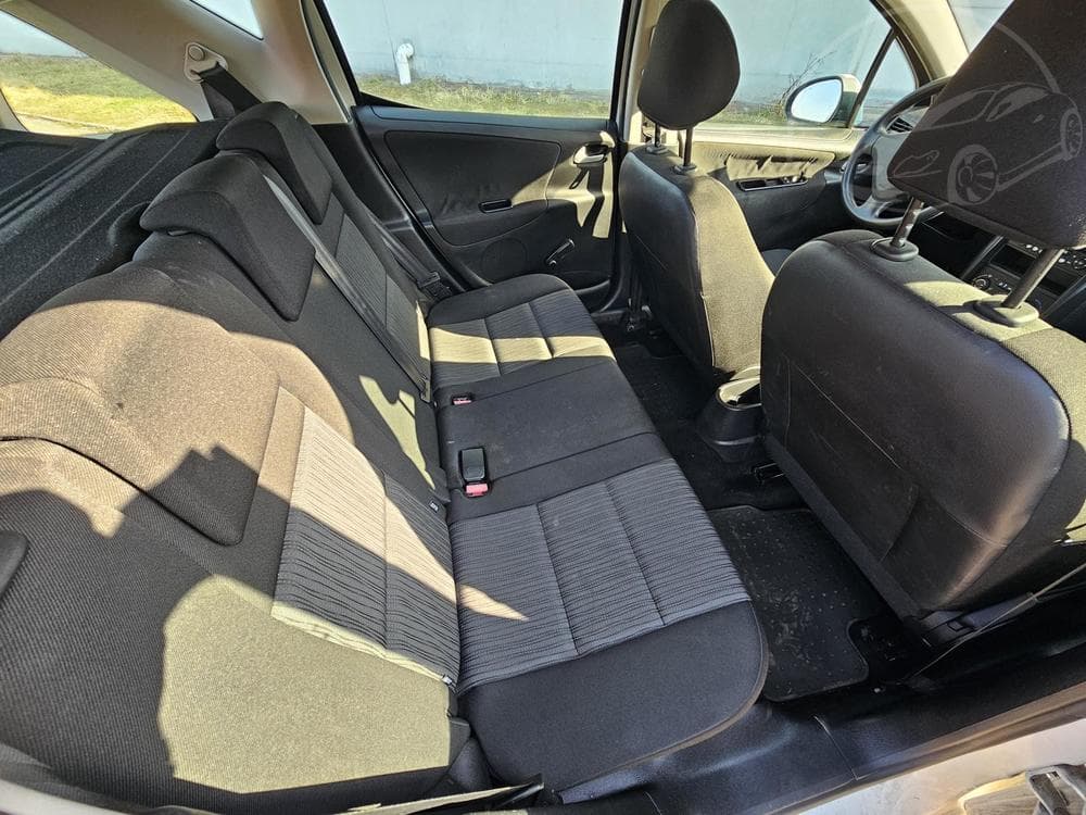 2010 Peugeot 207 - 16