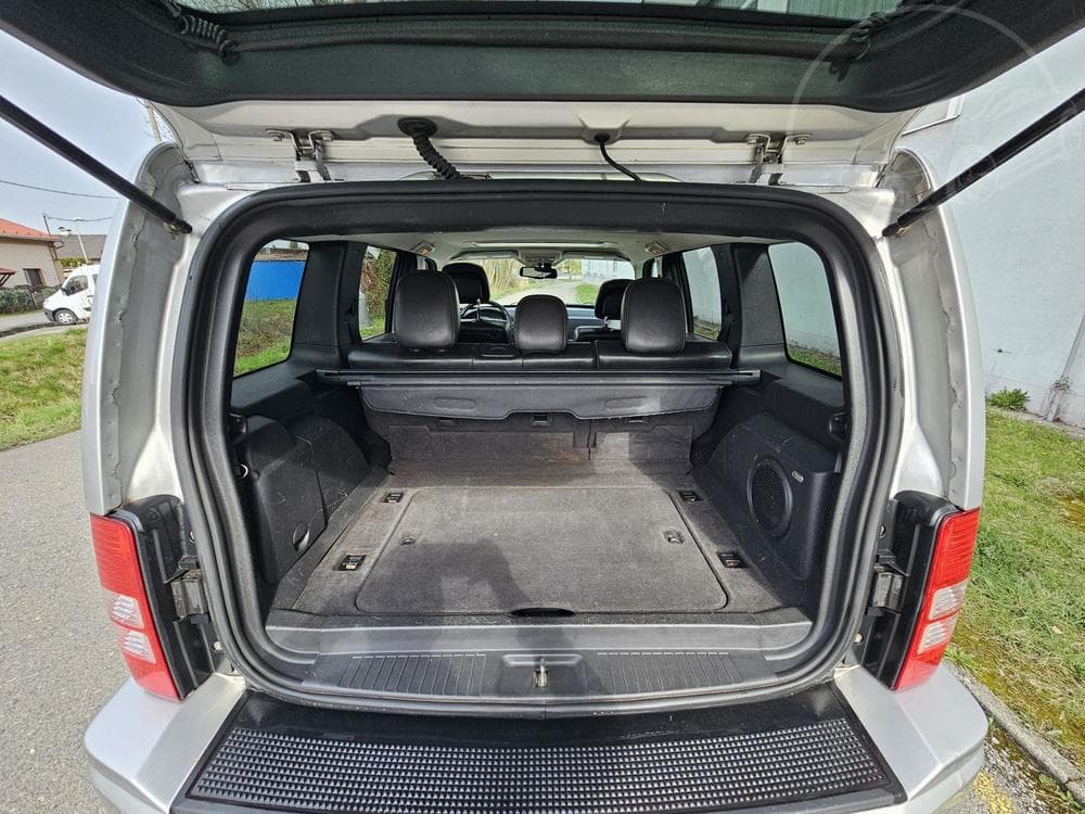 2011 Jeep CHEROKEE - 35