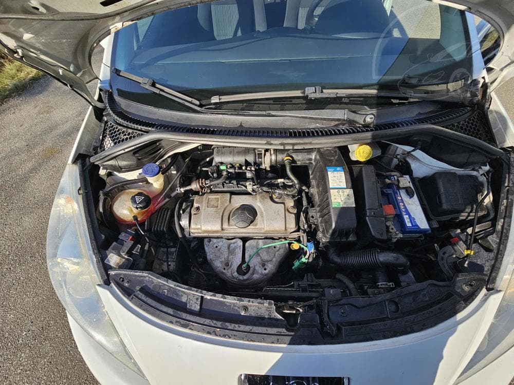 2010 Peugeot 207 - 19
