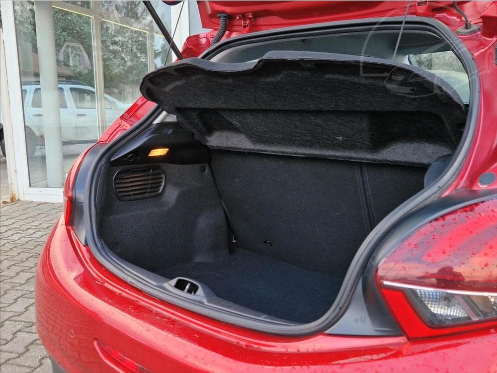 2019 Peugeot 208 - 11
