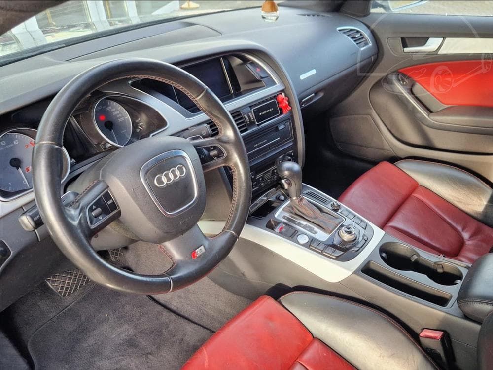 2010 Audi S5 - 18