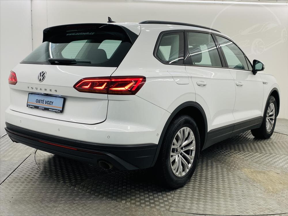 2020 Volkswagen Touareg - 2