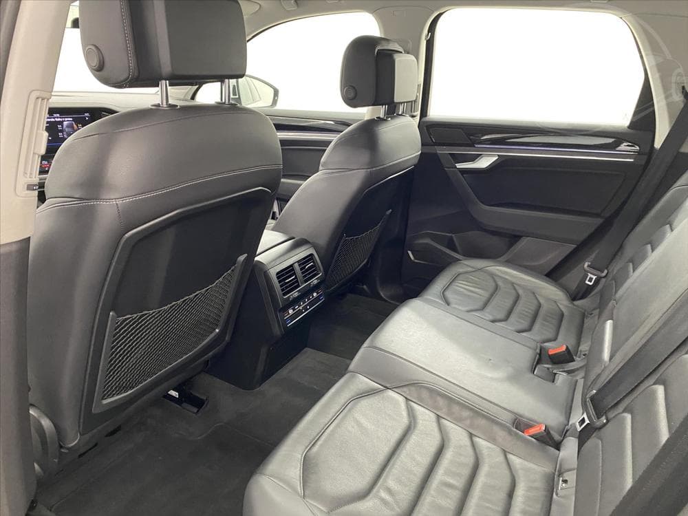 2020 Volkswagen Touareg - 6