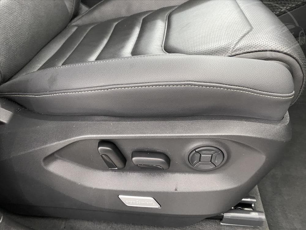 2020 Volkswagen Touareg - 9