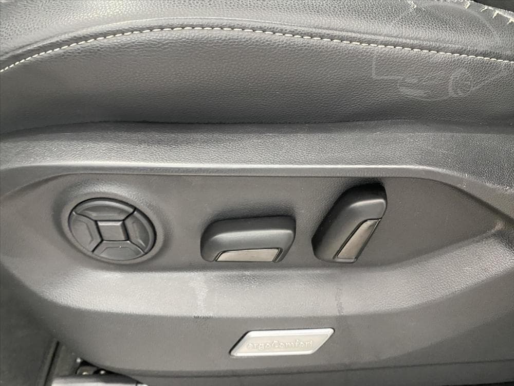 2020 Volkswagen Touareg - 13