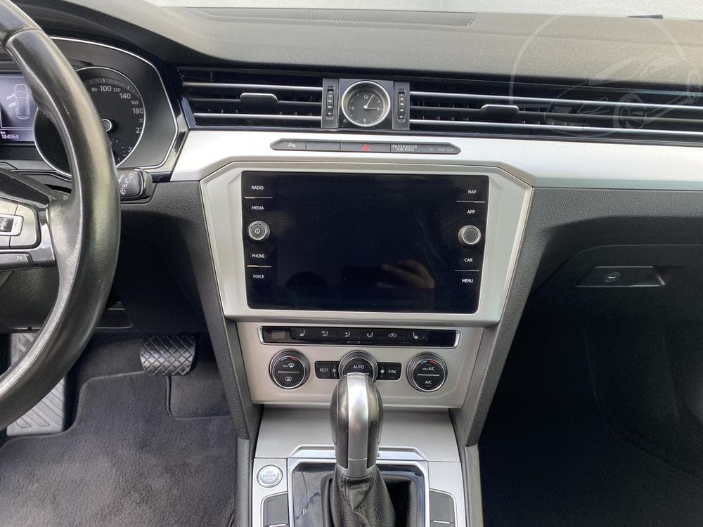 2018 Volkswagen PASSAT - 28