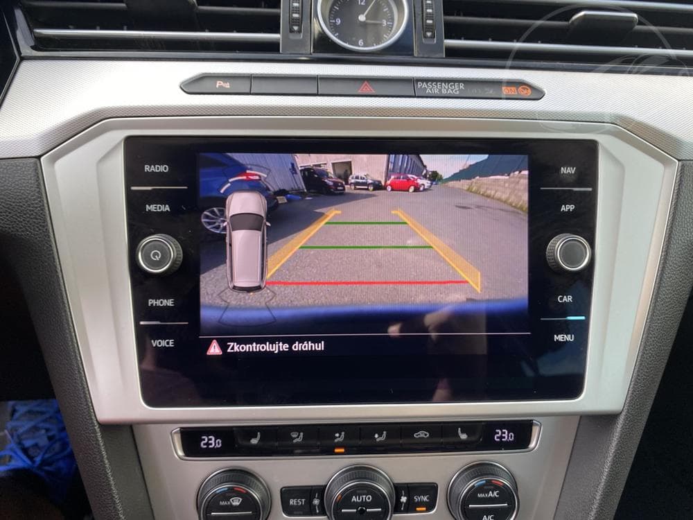 2018 Volkswagen PASSAT - 34