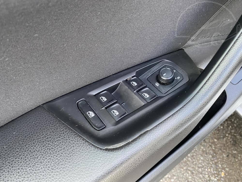 2018 Volkswagen PASSAT - 43