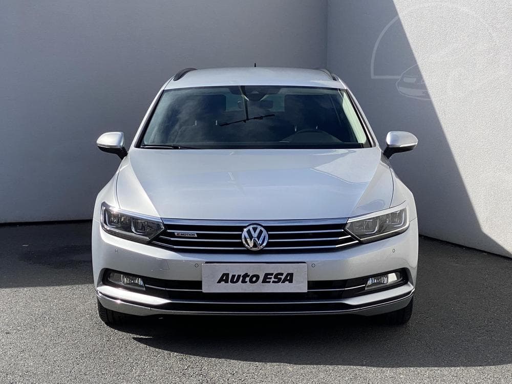 2018 Volkswagen PASSAT - 4