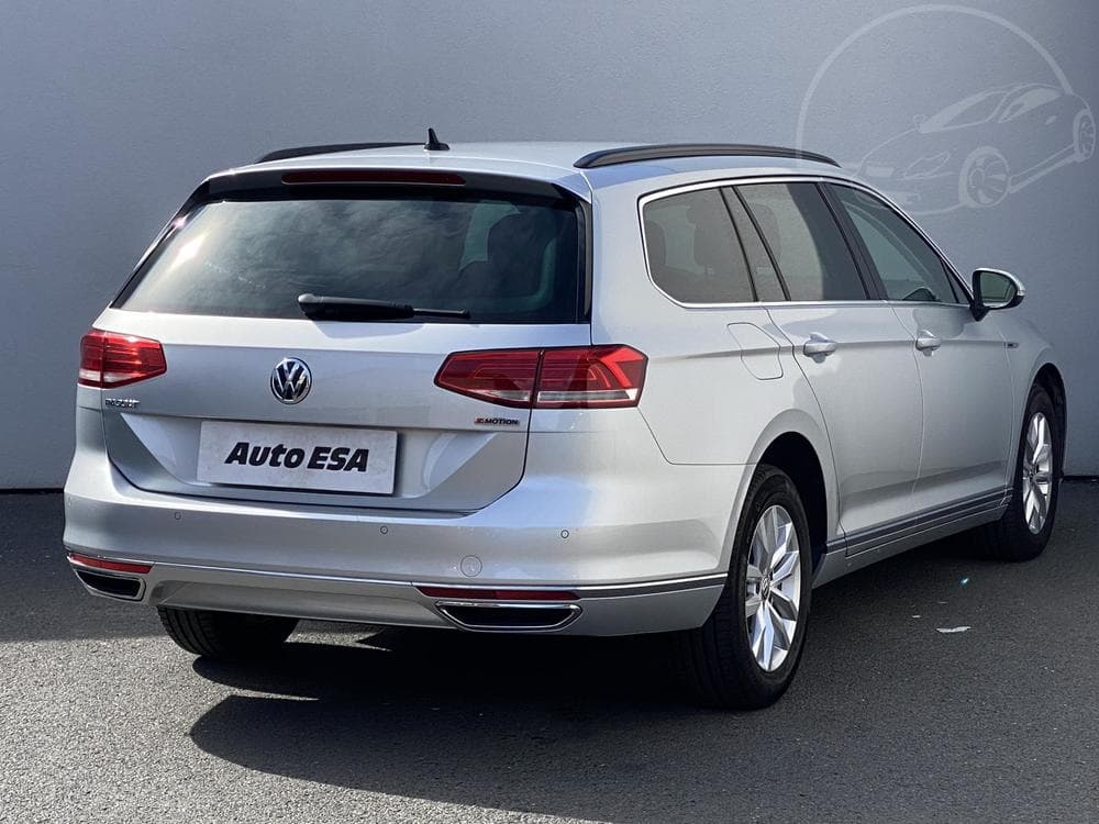 2018 Volkswagen PASSAT - 10
