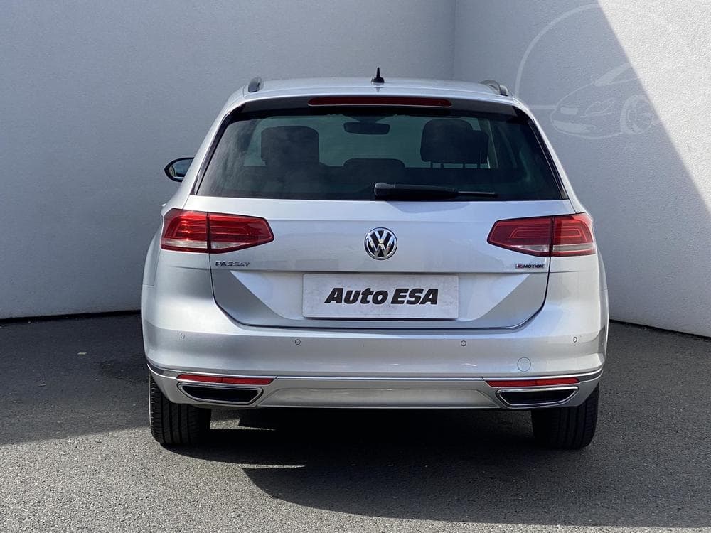 2018 Volkswagen PASSAT - 13