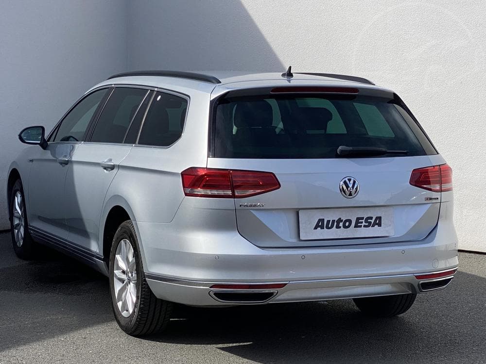 2018 Volkswagen PASSAT - 16