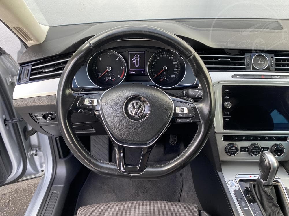 2018 Volkswagen PASSAT - 25