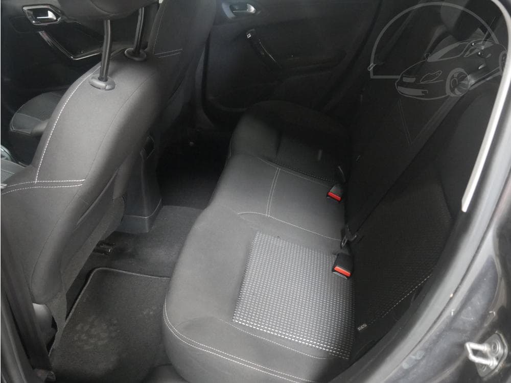 2019 Peugeot 208 - 11