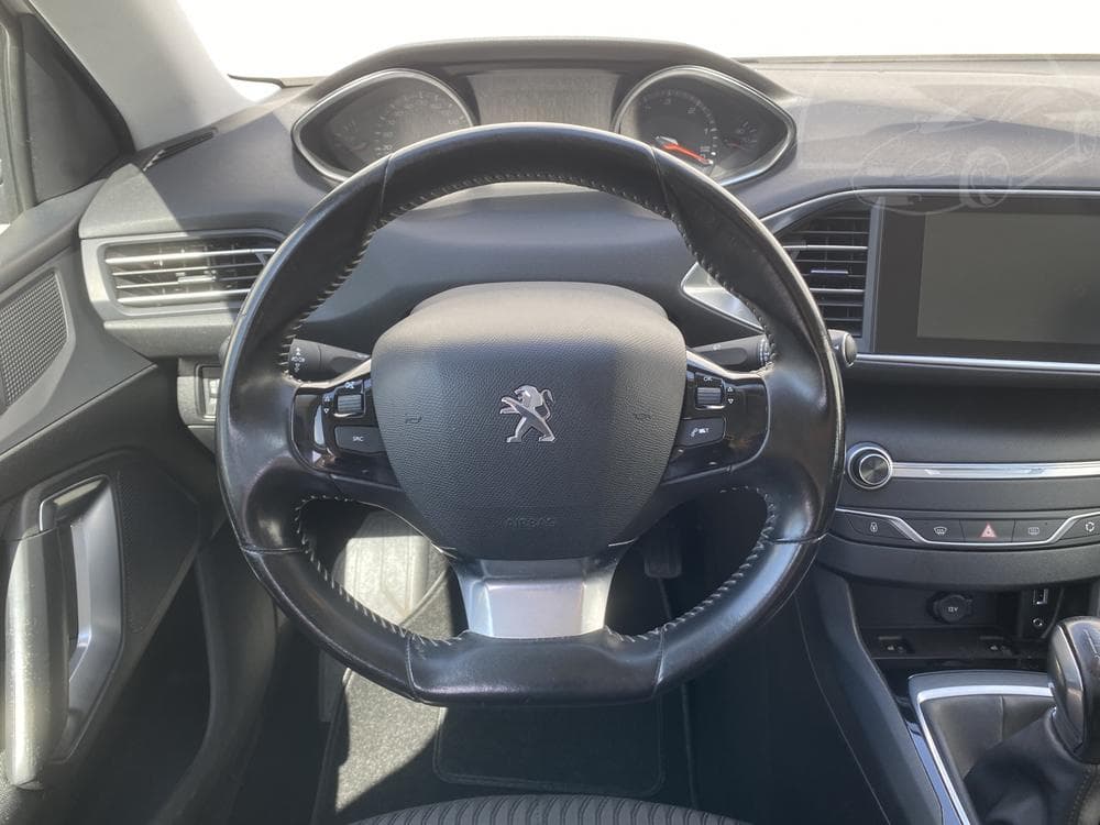 2016 Peugeot 308 - 11