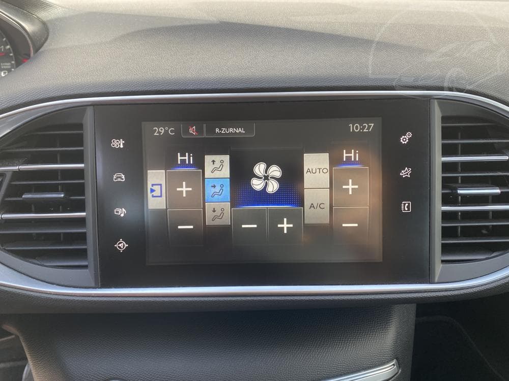 2016 Peugeot 308 - 16