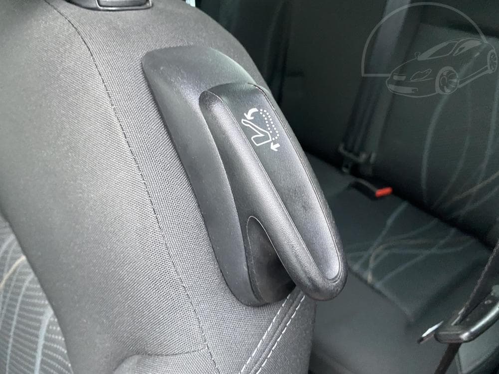 2013 Peugeot 208 - 13