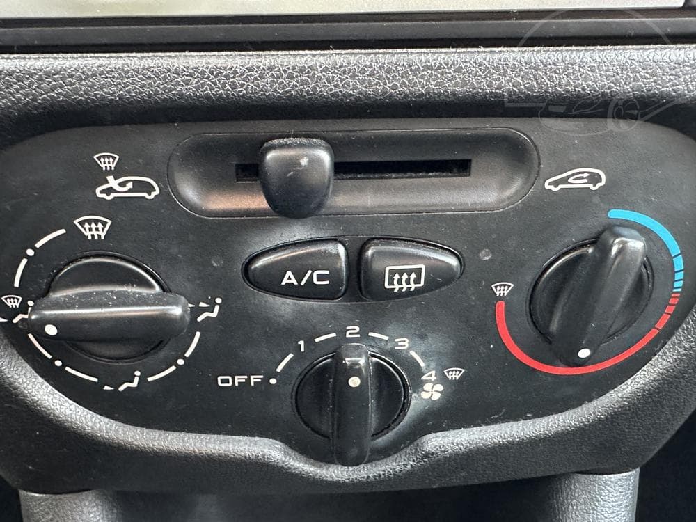 2010 Peugeot 206 - 37
