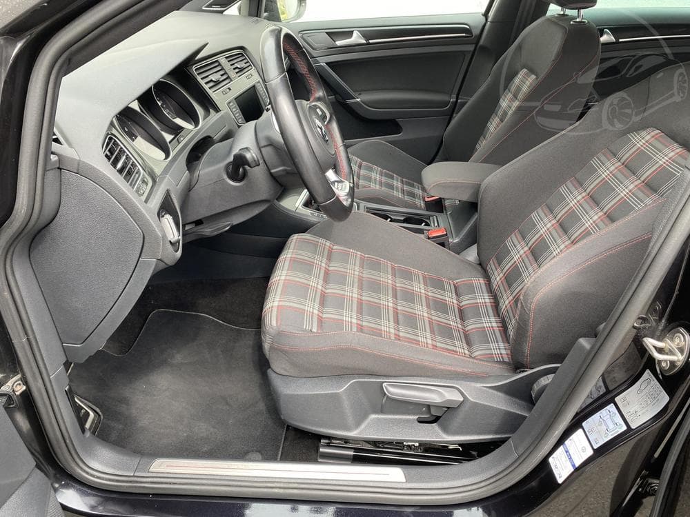 2015 Volkswagen GOLF - 33