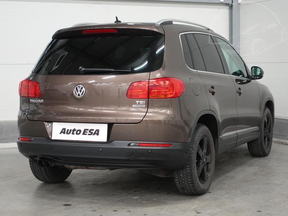 2012 Volkswagen TIGUAN - 4