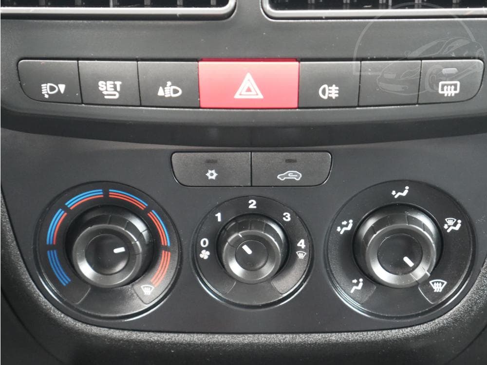 2015 Fiat DOBLO - 12