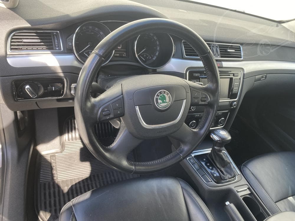 2011 Škoda SUPERB - 13