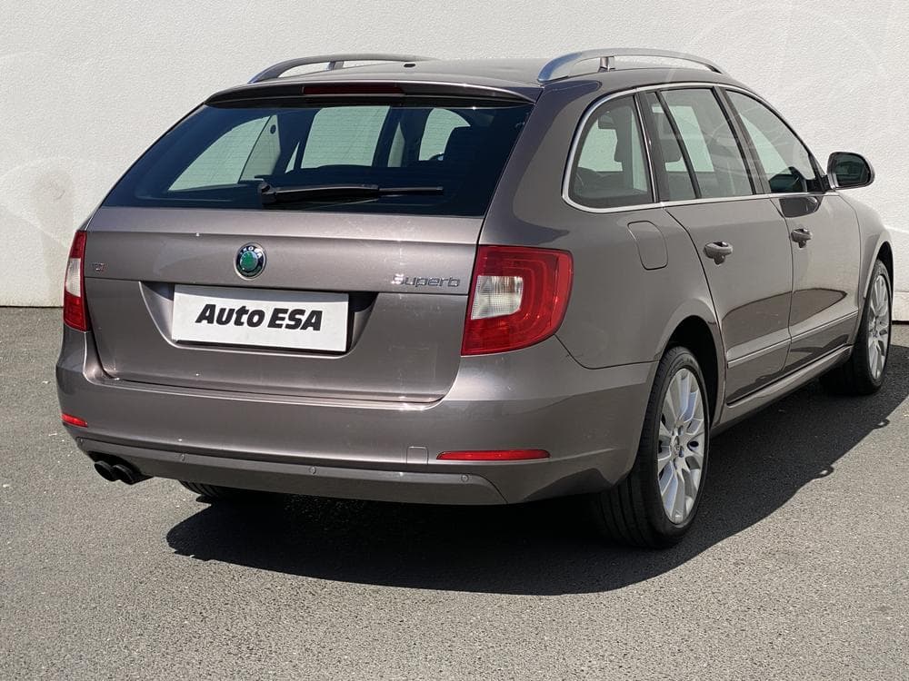 2011 Škoda SUPERB - 4