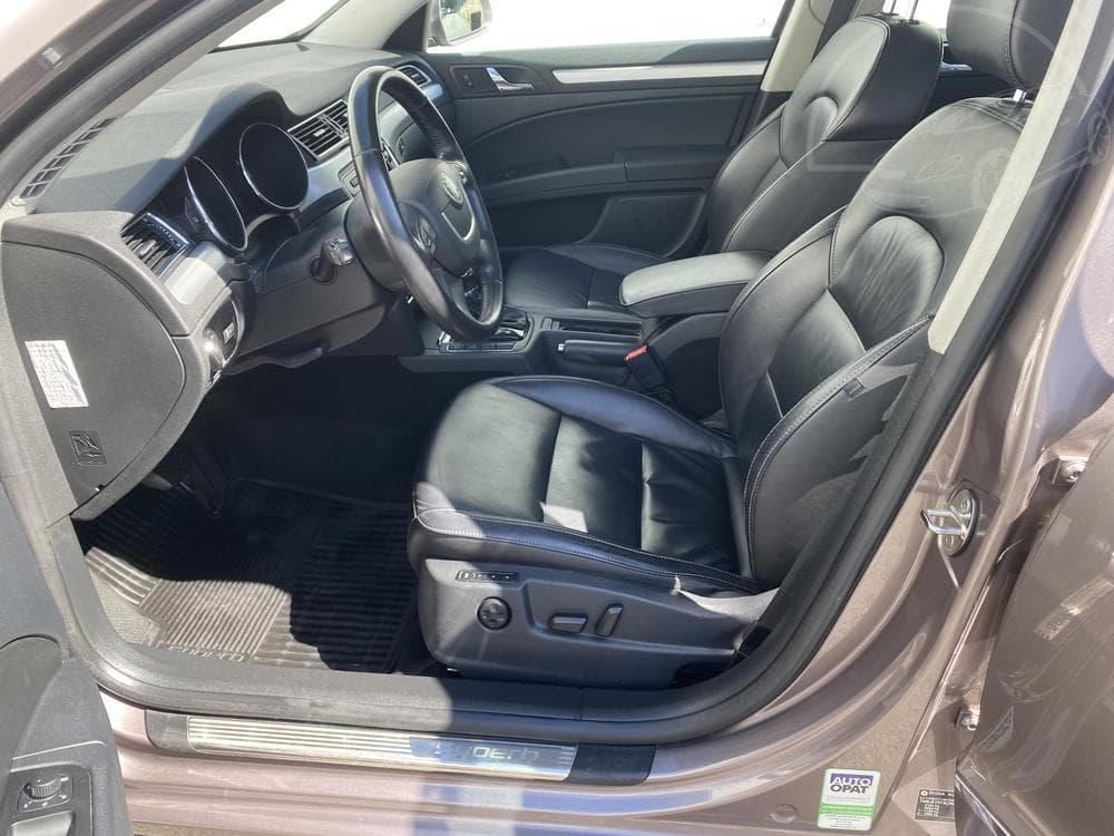 2011 Škoda SUPERB - 8