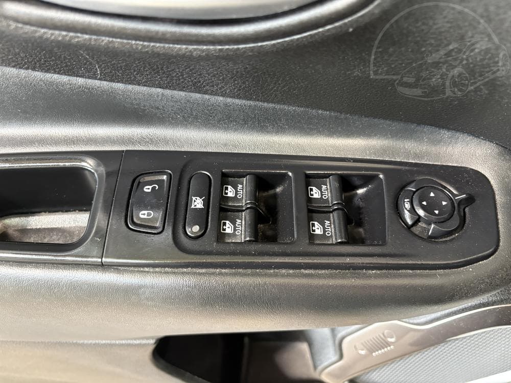2018 Jeep RENEGADE - 12